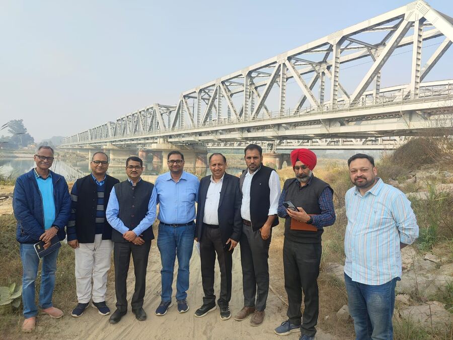 THPPL team with Railway and contractor staff at a bridge site