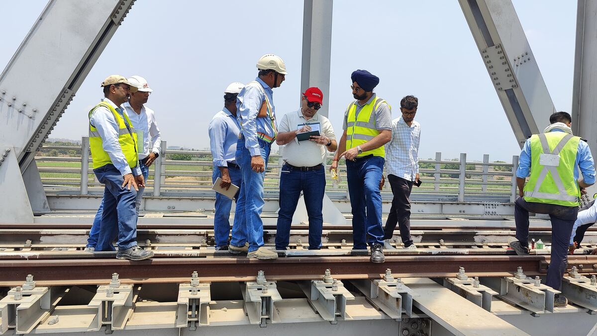 THPPL and Railway inspection team on the deck of a steel truss bridge